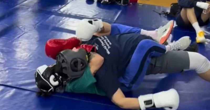 Чем завершилась схватка Назым Кызайбай в ММА (ВИДЕО)