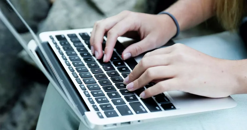 Павлодарда 9 тілде еркін сөйлейтін оқушы Астанадан пәтер сатып алды