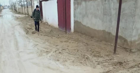 Жители сел тонут в грязи в Мангистау