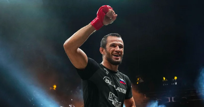 Усман Нурмагомедов финишировал соперника и защитил чемпионский пояс PFL (видео)