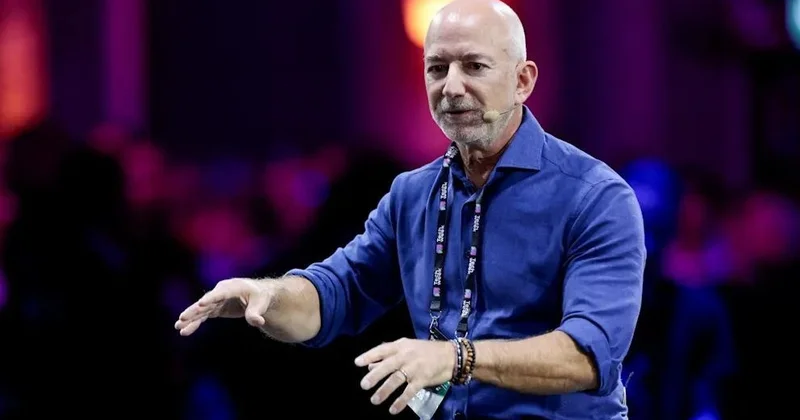 Джефф Безос Amazon акцияларының құлдырауына байланысты Forbes рейтингінде төмендеді