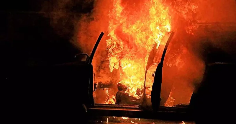 Ақтөбе облысында тас жолда көлік өртеніп кетті