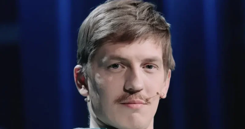 Алексей Щербаков Сабуровтың соңынан еріп, Алматыға ұшып келді