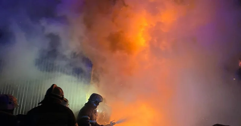 Под Алматы ликвидировали крупный пожар в мебельном цехе