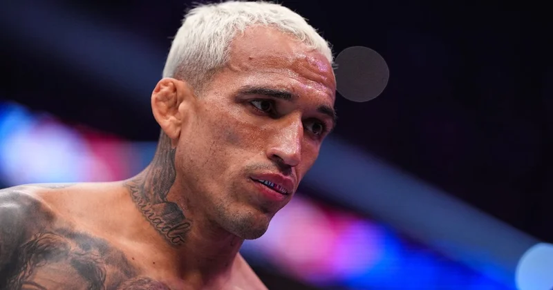 Оливейра разгромил Холлоуэя и забрал пояс главного мерзавца UFC