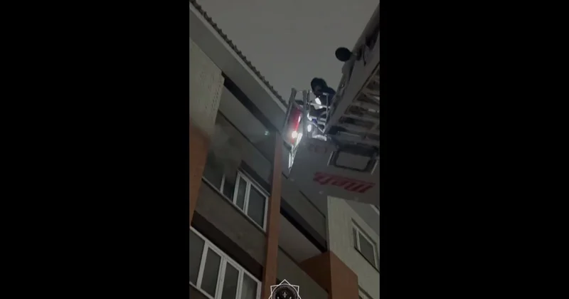 Пожар в пятиэтажке Петропавловска: спасатели вывели более 100 человек