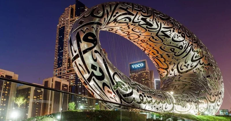 Дубайда дрон қалдықтары көлікке құлап, бір адам қаза тапты