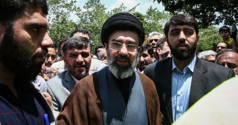 Хаменейдің ұлына шабуыл жасалды: Моджтаба жараланғаны белгілі болды