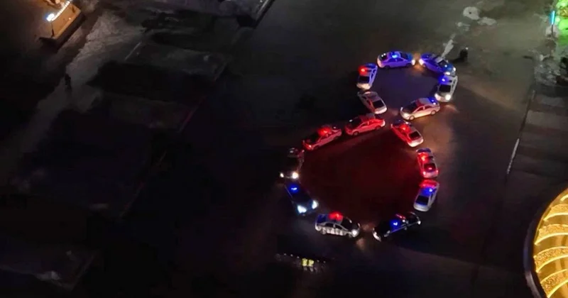 Полицейские выстроили из служебных авто восьмерку в Семее (ВИДЕО)