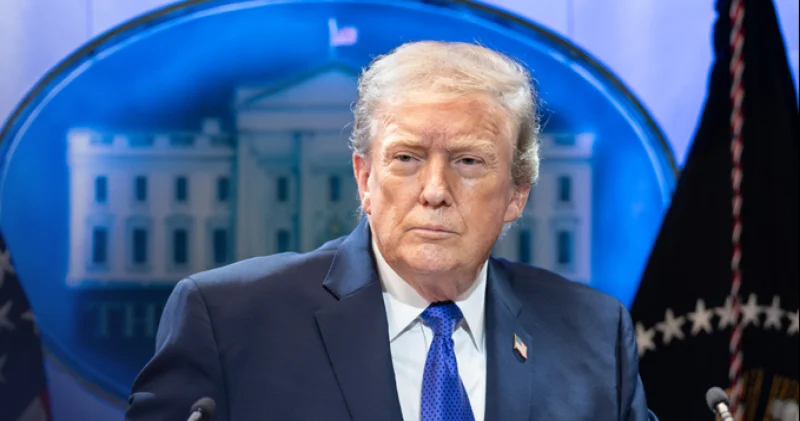 Трамп Пәкістанның өтінішінен кейін Иранға соққы беруді екі аптаға тоқтата тұрады