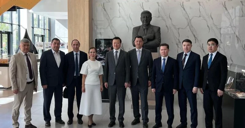 Алексей Цой Атырауда Губкин университетінің филиалы қызметімен танысты