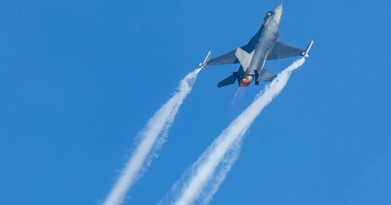 Перемирие под угрозой: Иран закрыл Ормузский пролив после ударов Израиля