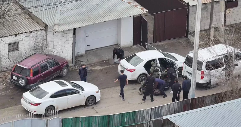 Банктер мен байланыс операторларының атынан жалған хабарламалар жіберген алаяқтар ұсталды