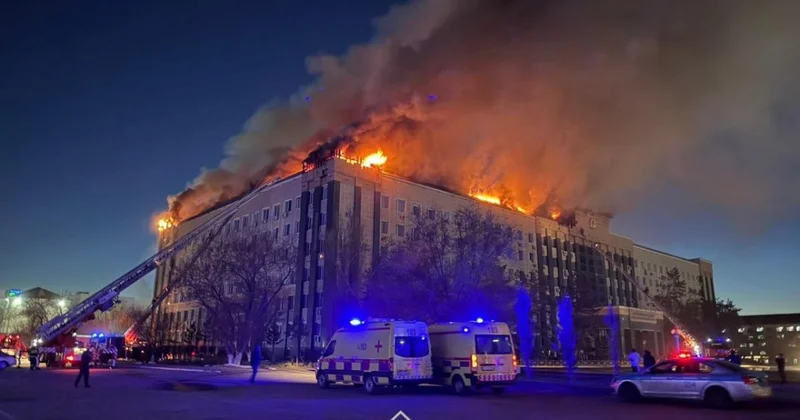 Пожар в здании облакимата Актобе: флаг Казахстана спасли от огня