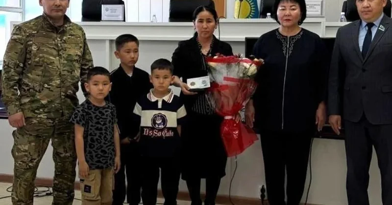 В Казахстане посмертно наградили мужчину, погибшего при спасении людей