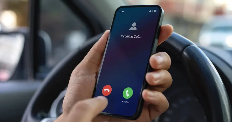 Штрафы за телефон за рулём: эксперты считают норму устаревшей и просят её уточнить