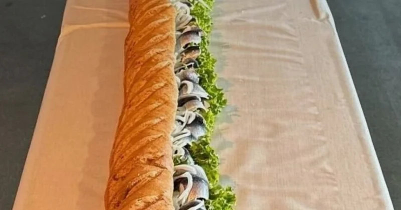 Где приготовили самый большой бутерброд с селёдкой в истории