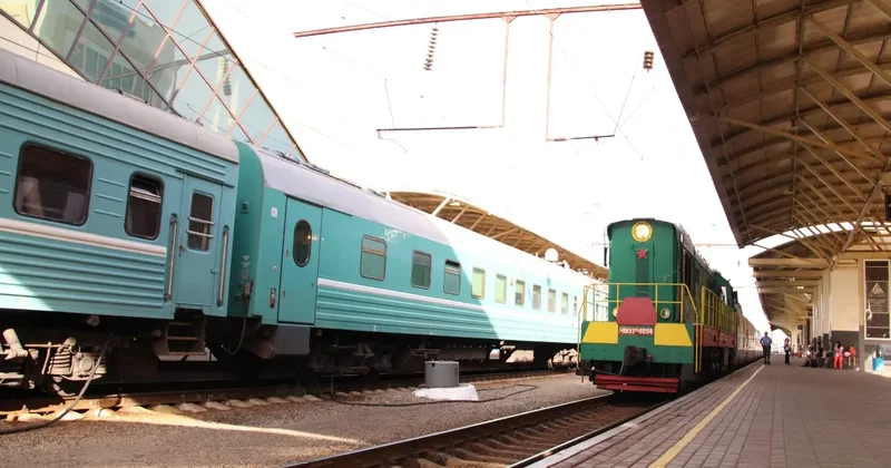 Расписание пригородных поездов временно изменили в Астане список