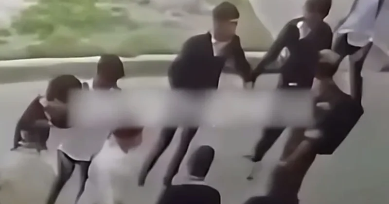 В Таразе подростки толпой избили сверстника. Видео