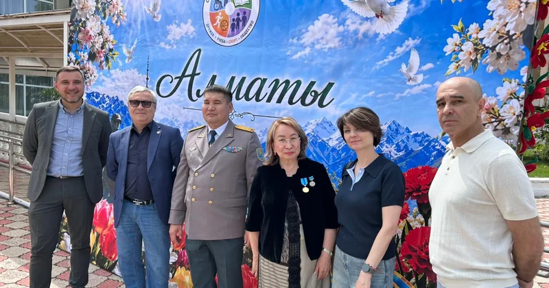 Жапония пен Сингапурдан кем емес: Алматыдағы арнайы мектептің өнерлі өрендері көпті тәнті етті