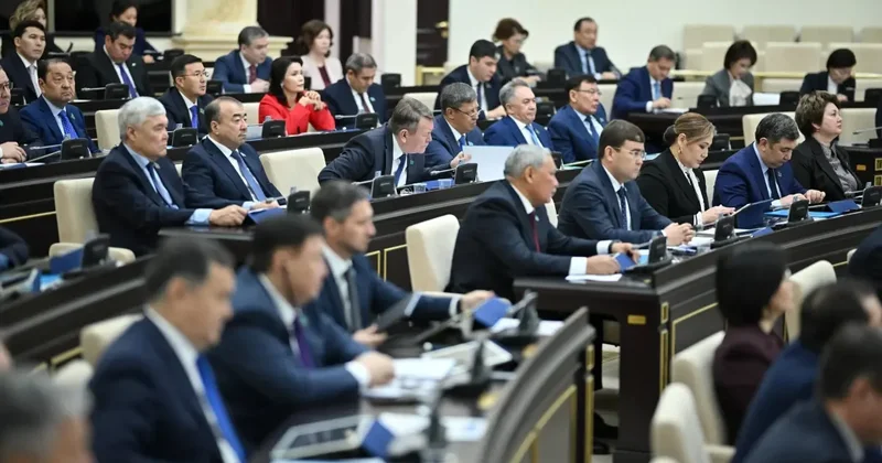 В Казахстане депутатов Курултая хотят избирать на пять лет