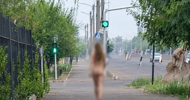 Девушка шокировала жителей Темиртау голой прогулкой