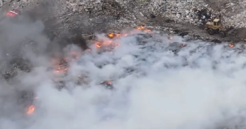 Карагандинцы жалуются на смог и едкий запах гари из за пожара на полигоне