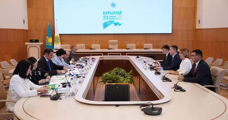 ОСК Құрылтай депутаттығына кандидаттар тізімін ұсынған екі партияның құжаттарын қабылдады
