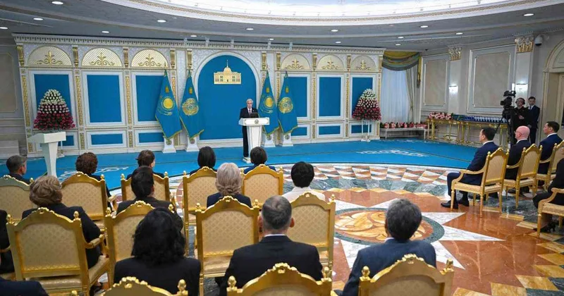 Тоқаев озық технология дәуірінде кітап оқудың да мән маңызын арттыру қажет екенін айтты