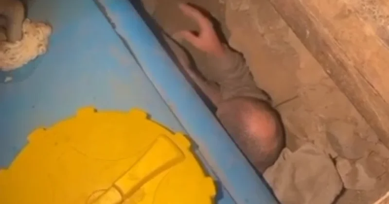 Мужчина застрял между бочкой и стеной погреба в Алматинской области