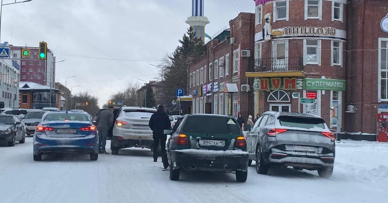 Қалың қар, көктайғақ: Өскеменде жол апаты 4 есе артты