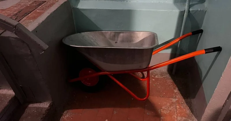 Мужчина убил друга и пытался вывезти тело на тележке