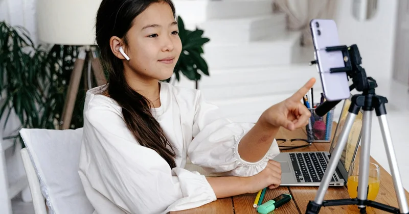 Данияда 15 жасқа дейінгі балаларға әлеуметтік желіні қолдануға тыйым салынады