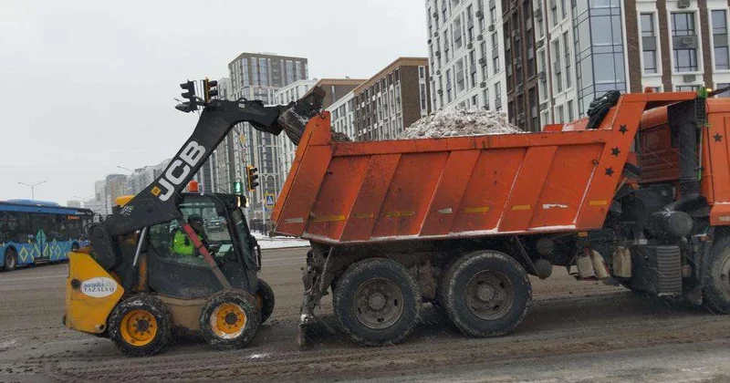 Около 3 тыс. человек вышли на уборку снега в Астане
