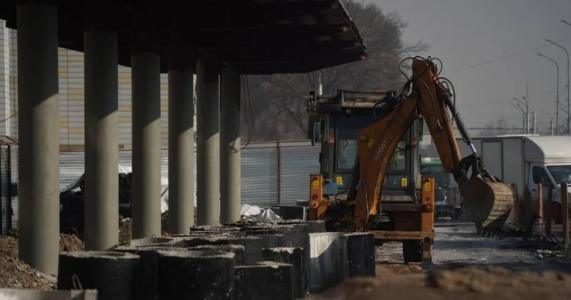 Обрушение строящейся школы в Павлодаре: тело погибшего нашли под завалами