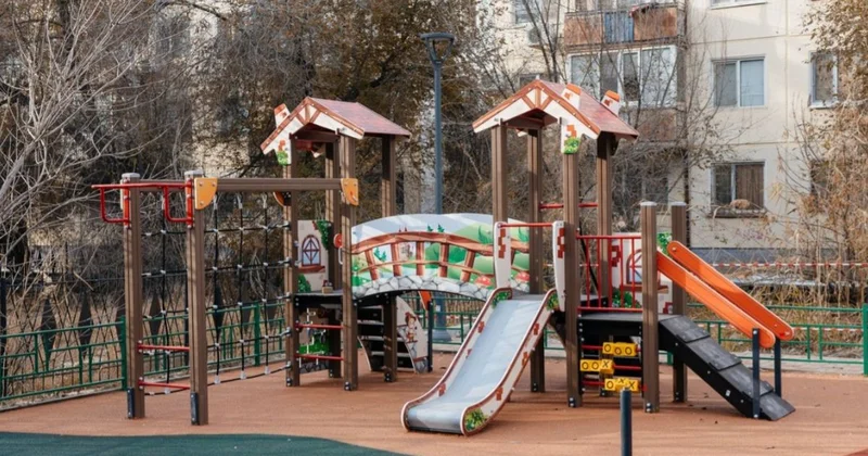 Бюджет народного участия: в Атырау строятся игровые и спортивные площадки