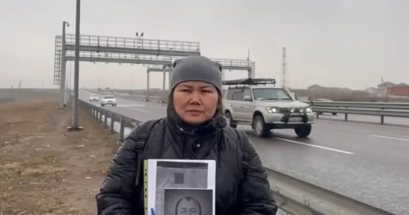 Жена погибшего во время Қаңтара отправилась пешком в Астану из Алматы, требуя найти виновника в смерти мужа Аналитический интернет журнал Власть