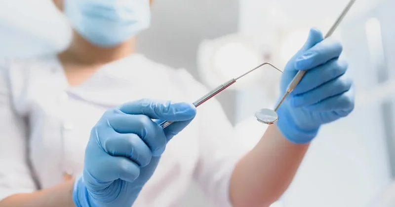 Вылечить все зубы ребёнка под общим наркозом: глава Минздрава предостерегла родителей