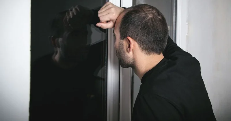 Павлодарца вытолкнули из окна спустя несколько часов после знакомства