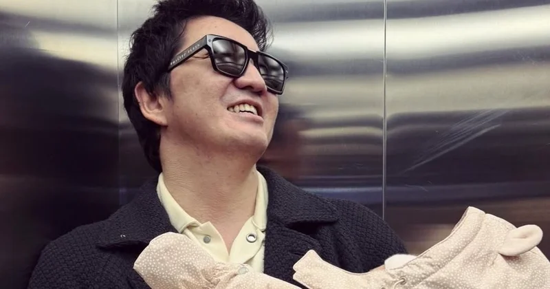 Жена Айкына показала кадры с выписки из роддома