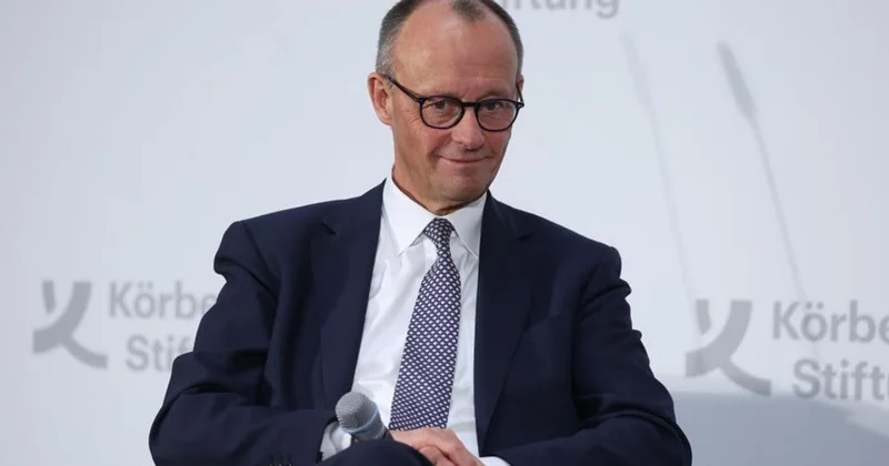 Маленький нацист и пьяница : канцлер Германии 170 раз обратился в полицию из за оскорблений