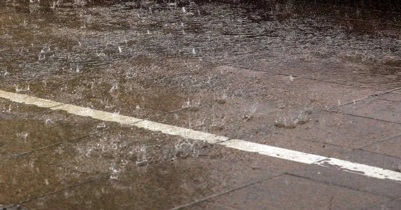 Мощный ливень обрушился на турецкую Аланью