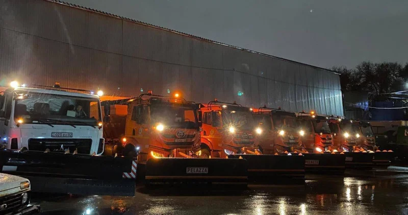 Алматыда қар жауып, тұман түседі: жүргізушілерге ескерту жасалды