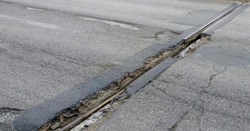 Атыраудағы айналма жол көпірінде тағы ақау пайда болды