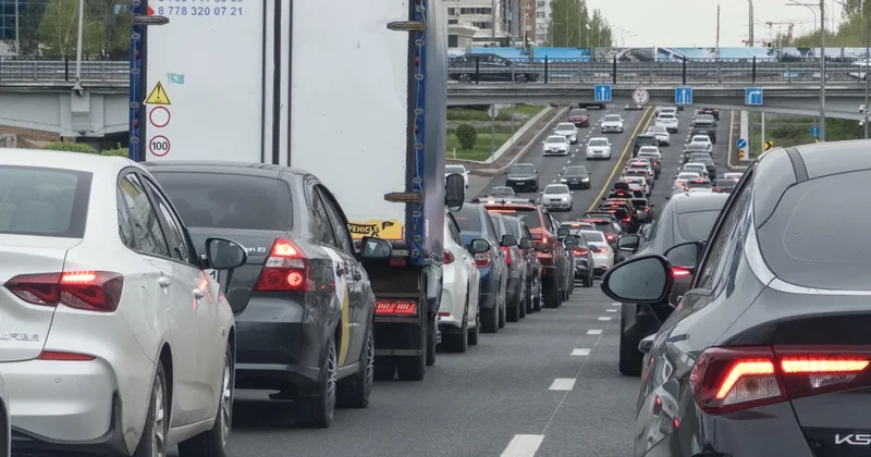 Женис Касымбек буксует: Астана опять стоит в пробках