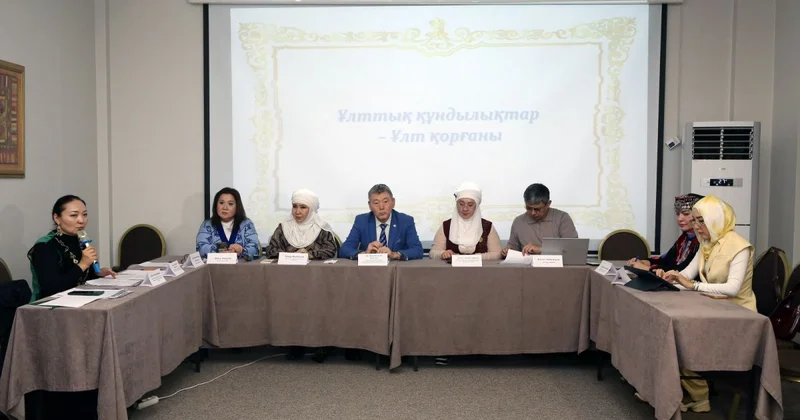 85% казахстанцев выступает за запрет пропаганды ЛГБТ правозащитница Балтабаева