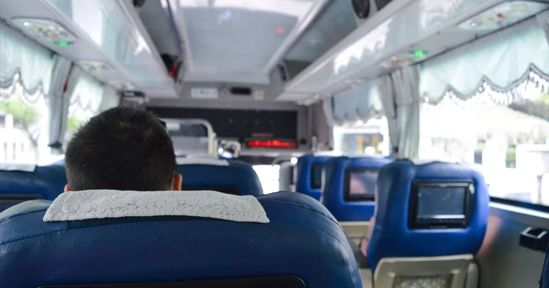 Автобус с иностранцами перевернулся в Актюбинской области: погибли 5 человек