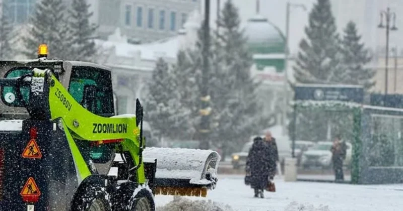Снегопад в Астане: жителям советуют ограничить поездки из за непогоды