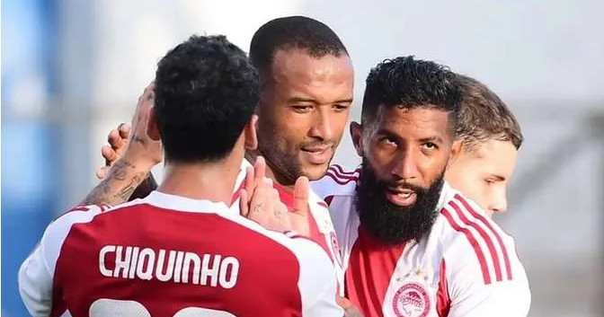 Олимпиакос прилетел в Астану на матч с Кайратом