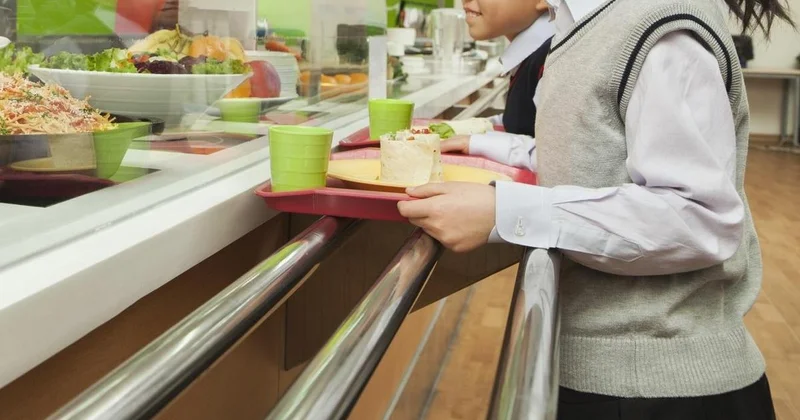 Риск для 4 млн детей : Бектенов ответил на предложение депутата о повышении стоимости школьного питания